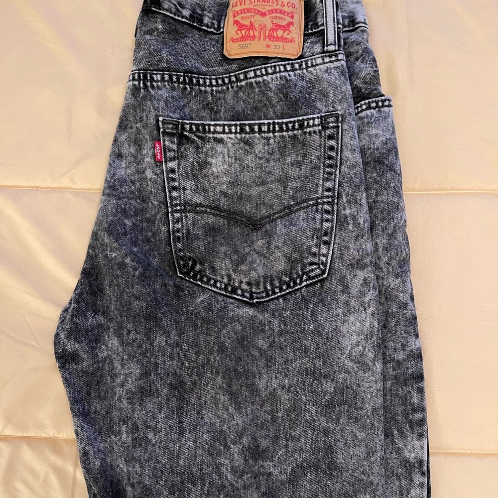 Levis stone washed shorts size 34